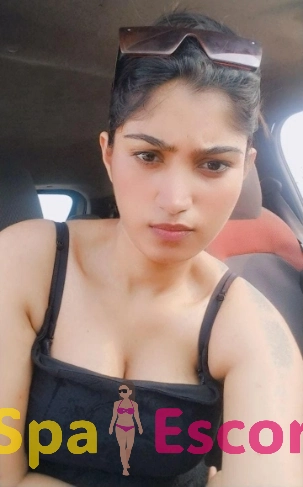 Curvy escort offering massage and erotic service at private location.