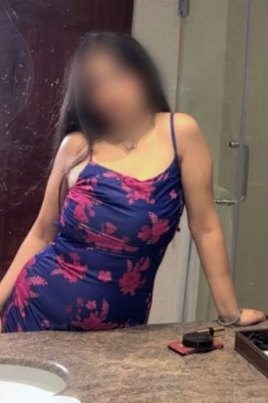 Real independent college model Priya providing premium escort service near Mira Road Station East