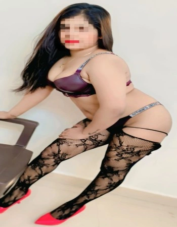 Mature housewife look companion Riya part of trusted call girls in Shanti Nagar Mira Road East