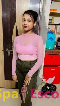 Gorgeous Navi Mumbai escort providing intimate girlfriend experience (GFE).