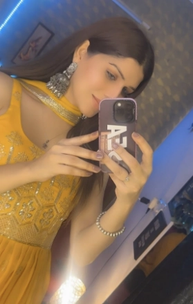 Classy Vasai Escort in Elegant Black Gown – Luxury Services