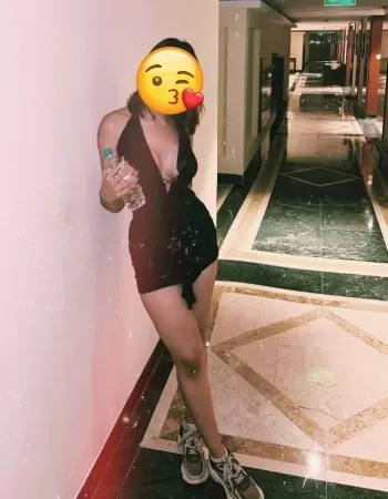 Beautiful college student Aaradhya providing premium call girl service in Sector 17 Vashi Navi Mumbai