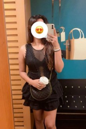 Cute petite girl Mehak providing girlfriend experience call girls service at Palm Beach Road Sanpada