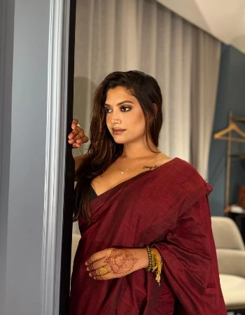 Zoya luxury consultant offering elite class call girls experience in Collector's Colony Chembur