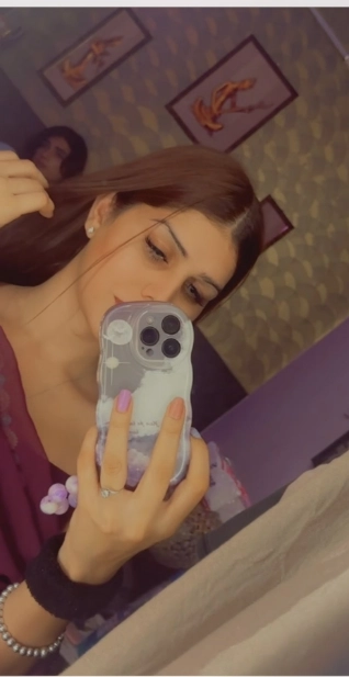 Married Woman Escort Near Mumbai Airport – Passionate & Seductive
