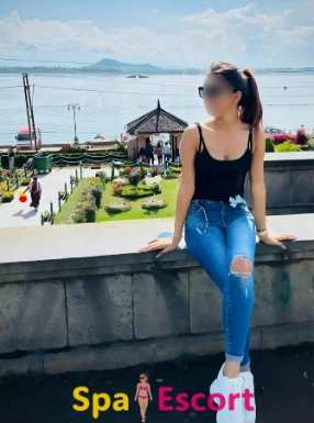 Travel escort girl in Mumbai