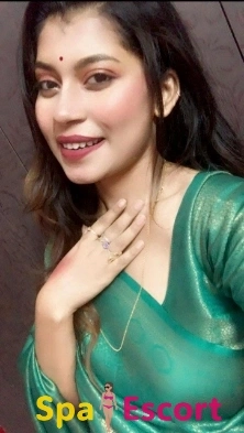 Bhabhi escort available in Mumbai