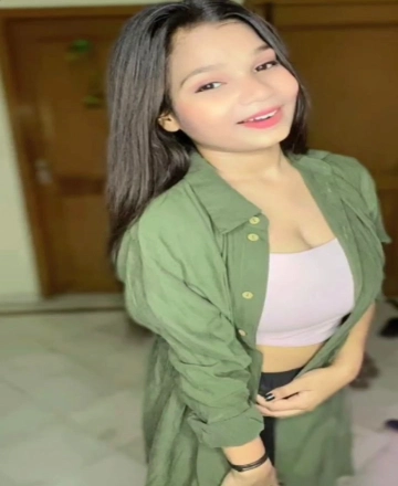 College girl escort Simran in Andheri Mumbai for private companionship