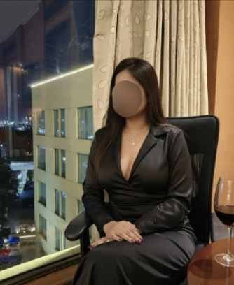 Friendly college escort Ritu in Bandra Mumbai for hotel visits